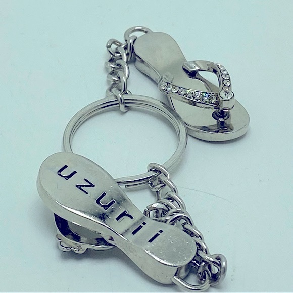 Izurii Silver Flip Flops Keychain With Faux Crystals - Picture 5 of 5